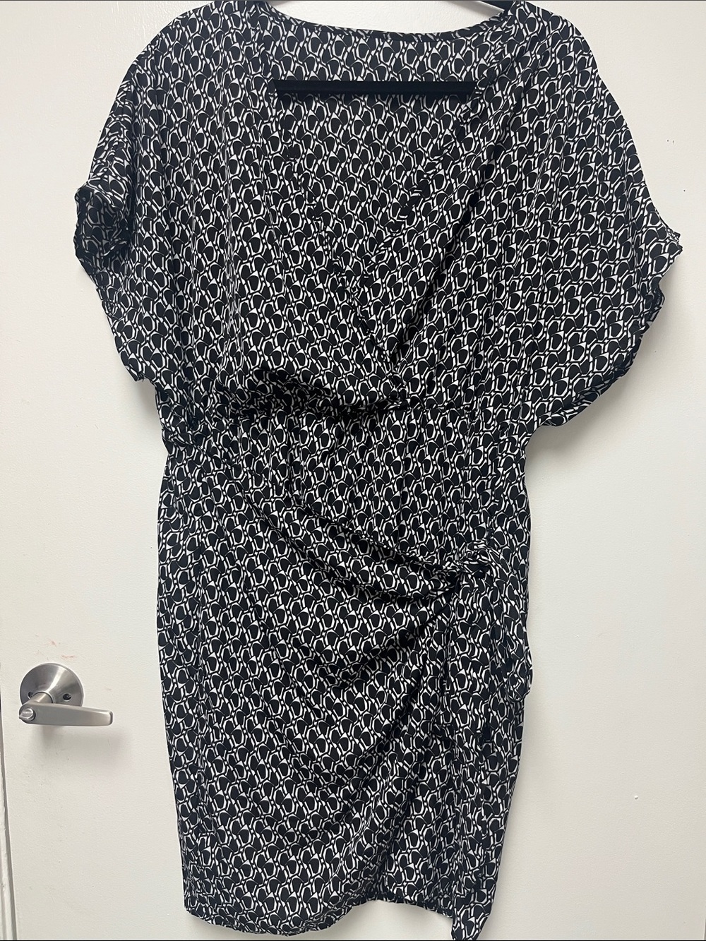 Source Unknown Black & White Geometric Wrap-Style Midi Dress